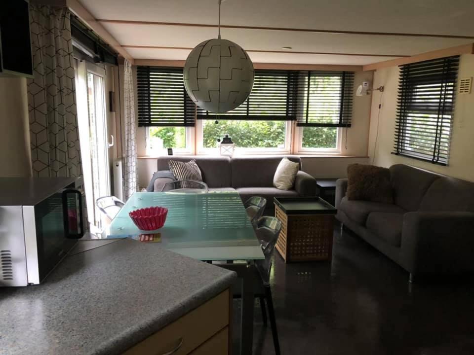 Chalet 4-5 Pers In Epe F16 Van Alle Gemakken Voorzien Max Aantal Volwassenen Is 4 Luaran gambar