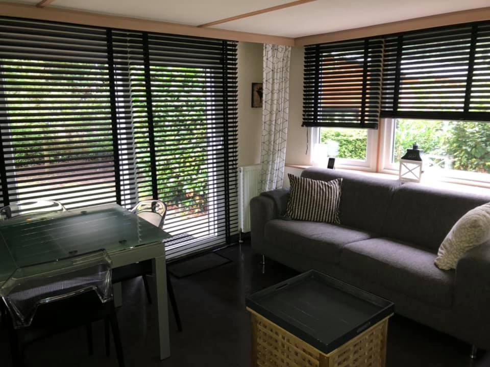 Chalet 4-5 Pers In Epe F16 Van Alle Gemakken Voorzien Max Aantal Volwassenen Is 4 Luaran gambar