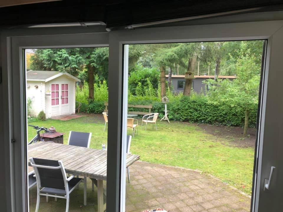 Chalet 4-5 Pers In Epe F16 Van Alle Gemakken Voorzien Max Aantal Volwassenen Is 4 Luaran gambar